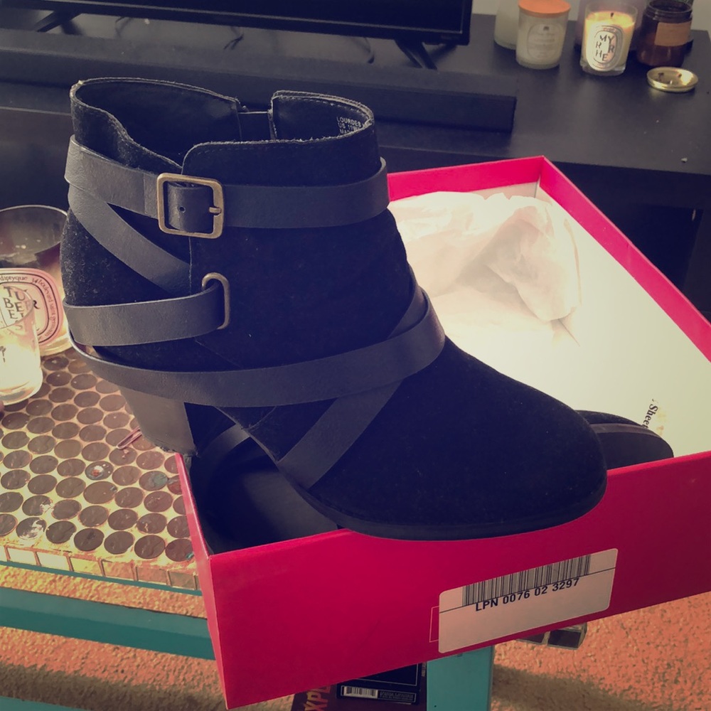 Heeled ankle booties